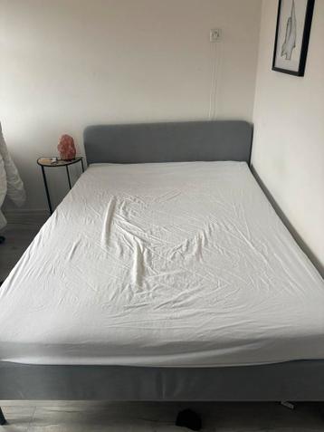 Grijze IKEA bedframe - incl. of excl. matras - afbeelding 1