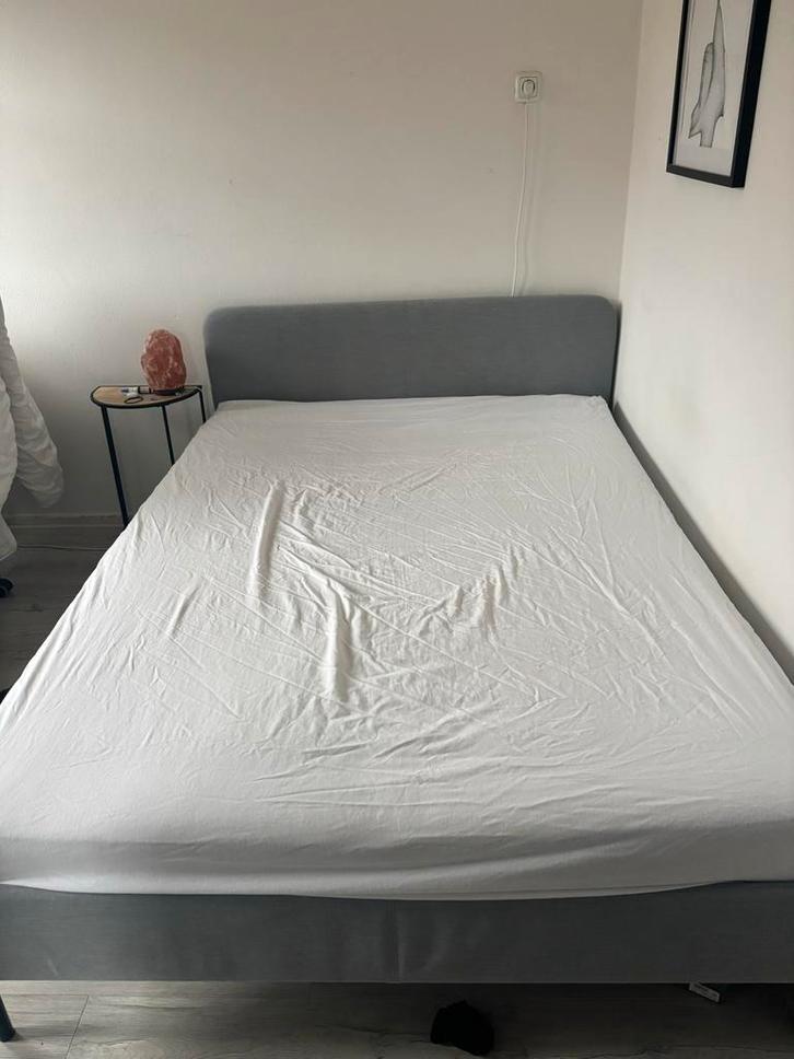 Grijze IKEA bedframe - incl. of excl. matras, Huis en Inrichting, Slaapkamer | Bedden, Gebruikt, Tweepersoons, 140 cm, 200 cm