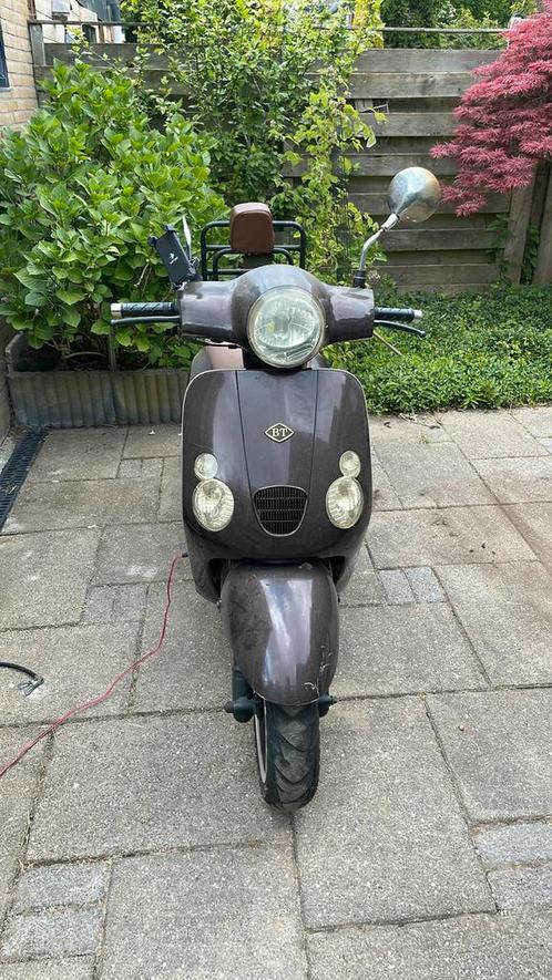 Snorscooter Botian accu defect., Fietsen en Brommers, Snorfietsen en Snorscooters, Gebruikt, Overige merken, Benzine, Ophalen
