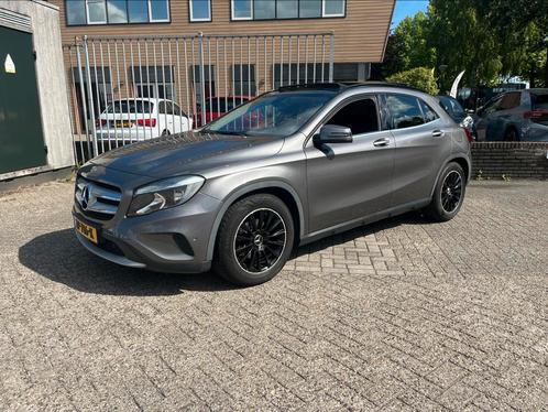 Mercedes-Benz GLA200 2014 Grijs Pano | Stoelverw, Auto's, Mercedes-Benz, Particulier, GLA, ABS, Achteruitrijcamera, Airbags, Airconditioning