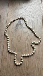 Prachtige parelketting met grotere parels en goudkleurig slo, Ophalen of Verzenden, Zo goed als nieuw, Beige, Overige materialen