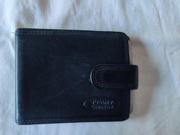 1 zwart leren pasjeshouder, 8x10 cm. beschikbaar voor biedingen