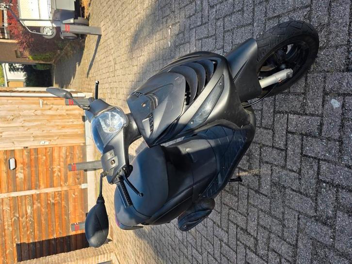 Piaggio zip Bouwjaar 2017, Fietsen en Brommers, Scooters | Piaggio, Gebruikt, Zip, Benzine, Ophalen