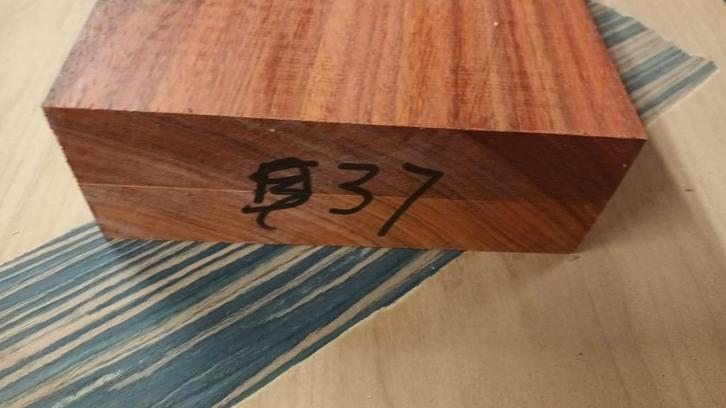 Padouk blok 37.   22 x 15 x 5,5 cm, Hobby en Vrije tijd, Overige Hobby en Vrije tijd, Zo goed als nieuw, Ophalen of Verzenden