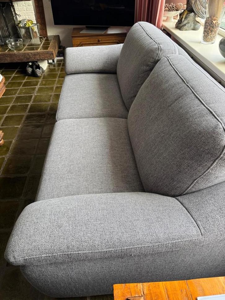 Grijze 2-zits bank (200x90) - Zeer Goede Staat!, Huis en Inrichting, Banken | Bankstellen, Ophalen