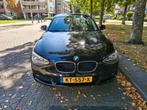 BMW 1-Serie 116I 100KW 5DR Aut8 2013 Zwart, 65 €/maand, 4 cilinders, Leder en Stof, Zwart