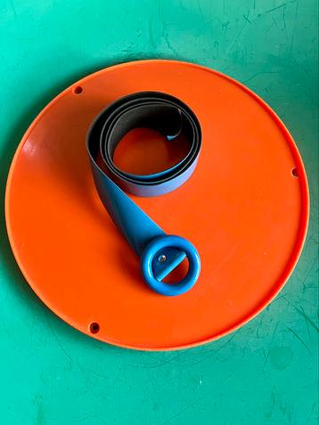 Retro jaren 60 ceintuur riem blauw rubber space age cirkel beschikbaar voor biedingen