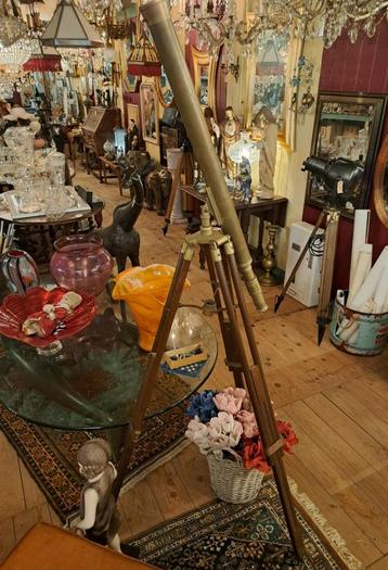 Grote messing verrekijker op houten driepoot mooie decoratie beschikbaar voor biedingen