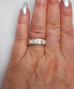 Zilveren ring met rondom witte parelmoer maat 16.6 nr.1376