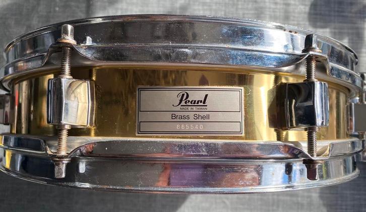 Pearl brass 13x3 snare, Muziek en Instrumenten, Percussie, Gebruikt, Trommel, Ophalen of Verzenden