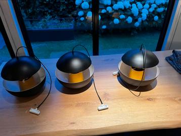 3 moderne hanglampen beschikbaar voor biedingen