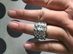 Leuke ring met 3 rijen stenen zilverkleur strass, Verzenden, Gebruikt, Zilver, Dame