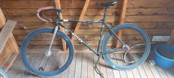 Racefiets frame ,wielen,stuur beschikbaar voor biedingen
