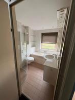 Badkamer met jacuzzi., Huis en Inrichting, Badkamer | Complete badkamers, Ophalen