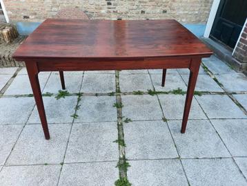 Vintage palissander eettafel uitschuifbaar beschikbaar voor biedingen