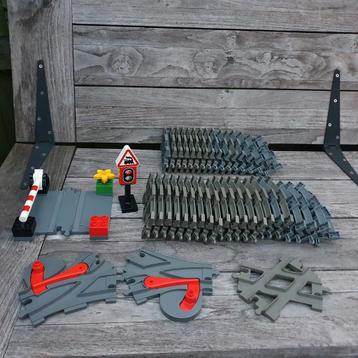 Lego Duplo treinbanen en accessoires  beschikbaar voor biedingen