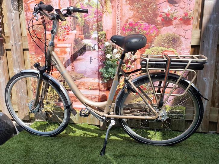 E- bike ,dames fiets elektrisch, in nieuwstaat,lage instap, Fietsen en Brommers, Fietsen | Dames | Moederfietsen, Zo goed als nieuw