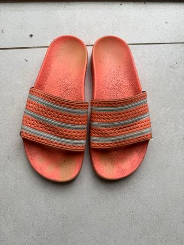 Adidas Slippers Maat 8 Oranje beschikbaar voor biedingen