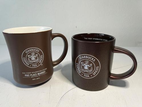 2x Seattle Pike Place Exclusive Starbucks 2008 & 2020 mokken, Huis en Inrichting, Keuken | Servies, Zo goed als nieuw, Kop(pen) en/of Schotel(s)