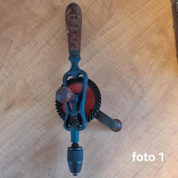 Diverse oude gereedschap  beschikbaar voor biedingen