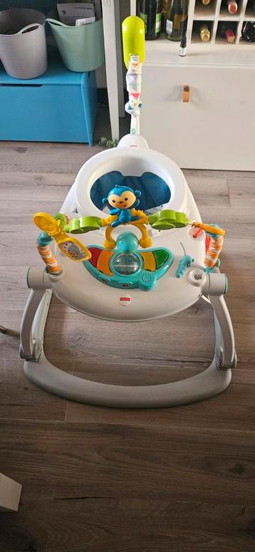 Baby bouncer en ik heb ook nog een wipstoeltje met muziek beschikbaar voor biedingen