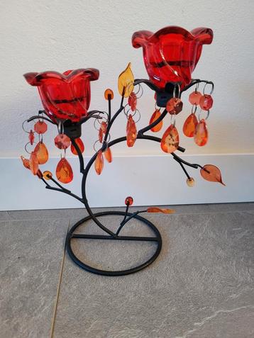 Decoratieve Kandelaar met Rode Bloemen beschikbaar voor biedingen