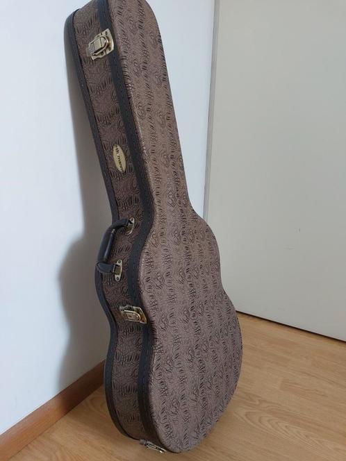 Stevige mooie gitaarkoffer met relief, Muziek en Instrumenten, Behuizingen en Koffers, Zo goed als nieuw, Ophalen of Verzenden
