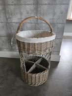 Country field mand. Leuk met servies en flessen, Ophalen, Gebruikt, Rond, Riet