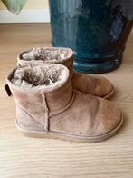 Bruine UGG laarsjes maat 37 - Gedragen, Ophalen of Verzenden, Gedragen, Bruin, Lage of Enkellaarzen