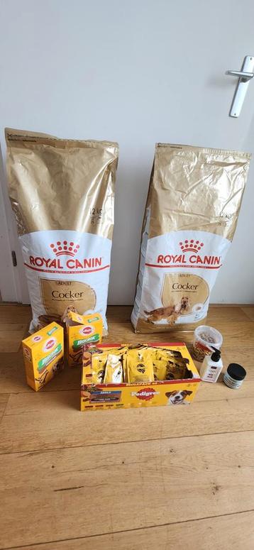 Dog food and snacks (MOET NU WEG) beschikbaar voor biedingen