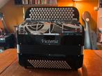 Victoria Ac425SF ‘Montparnasse’, Met koffer, Zo goed als nieuw, 96-bas, Knopaccordeon
