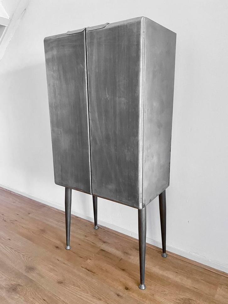 Vintage Industriële Metalen Kast, Cabinet, Antiek en Kunst, Antiek | Meubels | Kasten, Ophalen