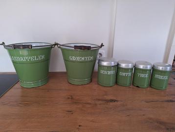 Reseda groen emaille emmers + voorraadbussen BK beschikbaar voor biedingen