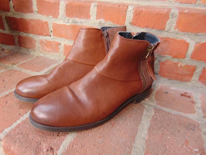 Enkellaarsjes Hilfiger in zeer goede staat, Kleding | Dames, Schoenen, Gedragen, Lage of Enkellaarzen, Bruin, Ophalen of Verzenden