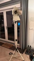 Vloerlamp in vorm van filmspot, Huis en Inrichting, Lampen | Vloerlampen, Ophalen, Zo goed als nieuw, 150 tot 200 cm