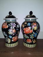 Twee grote Chinese dekselvazen, Ophalen of Verzenden