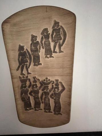 Vintage keramische bruine schaal. Sumerisch motief. beschikbaar voor biedingen