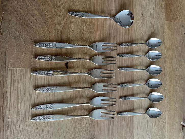 6 lepeltjes, 6 gebaksvorkjes en lepelvaasje verzilverd, Antiek en Kunst, Antiek | Goud en Zilver, Ophalen of Verzenden