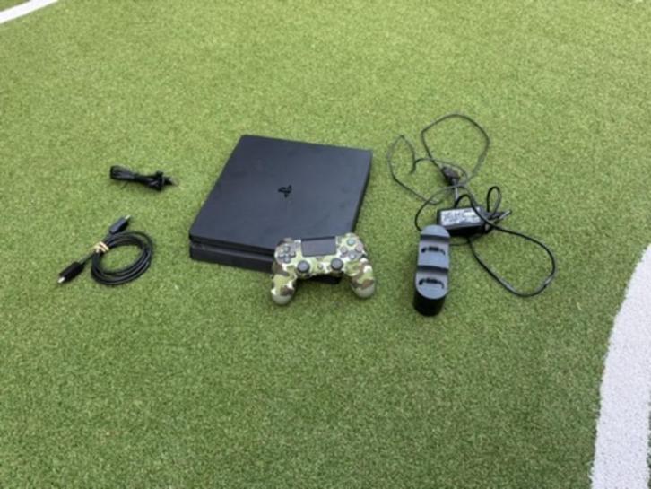 Playstation 4 Slim, Spelcomputers en Games, Spelcomputers | Sony PlayStation 4, Zo goed als nieuw, Slim, 500 GB, Met 1 controller
