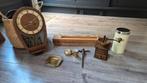Diverse antiek, sigarenplank, koffiemolen, wandklok, Ophalen