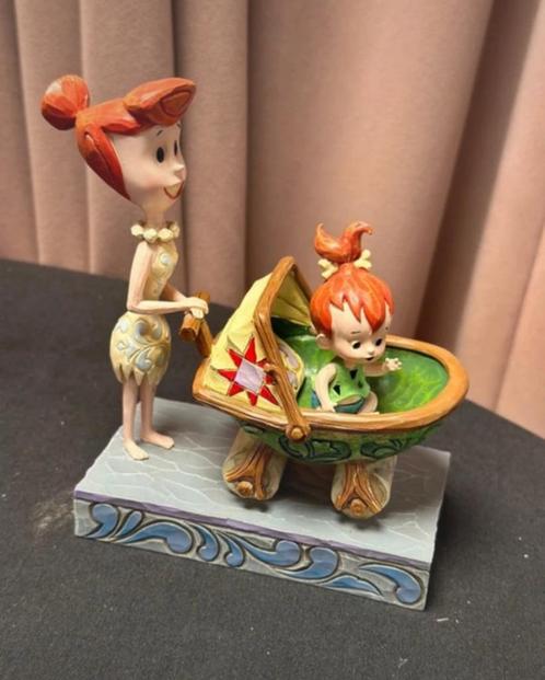 Jim Shore Flintstones Pebbles & Wilma ‘Bedrock Buggy’, Verzamelen, Beelden en Beeldjes, Zo goed als nieuw, Dier, Ophalen of Verzenden
