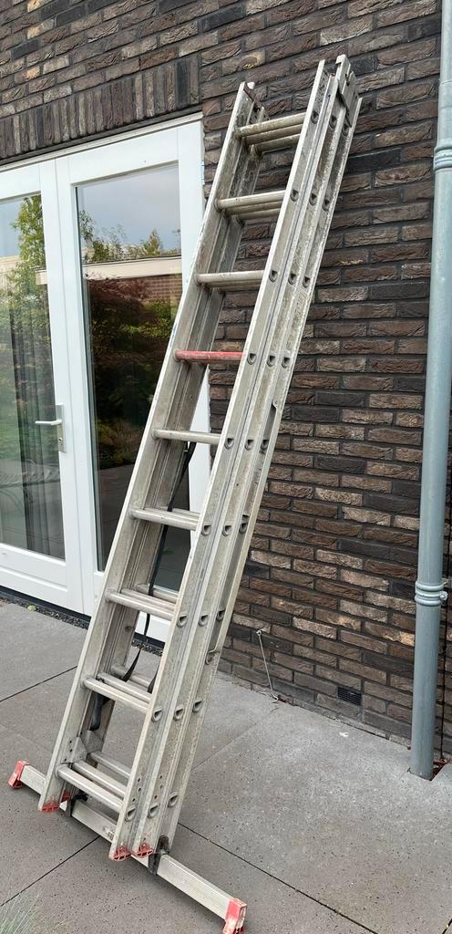 Altrex Uitschuifbare Ladder 3 delen (2,7-6,3m), Doe-het-zelf en Verbouw, Ladders en Trappen, Gebruikt, Ladder, 4 meter of meer