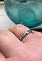 Leuke zilverkleurige ring met steentjes Melano mt 56, Sieraden, Tassen en Uiterlijk, Ringen, Gebruikt, 17 tot 18, Met kristal