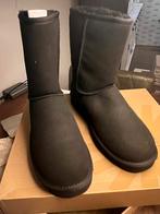 NIEUW! Nooit gedragen zwarte Ugg Classic short maat 41, UGG, Zwart, Lage of Enkellaarzen, Nieuw