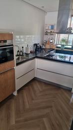 T keuken hout, wit zwart blad graniet met glinster, Met kookeiland, Overige typen, Graniet of Steen, Wit