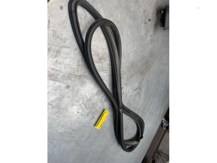 Portierrubber 4Deurs rechts-voor van een Toyota Landcruiser, Auto-onderdelen, Carrosserie en Plaatwerk, Toyota, Gebruikt, 3 maanden garantie