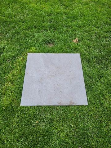 12 keramische tegels 60x60x2cm beschikbaar voor biedingen