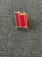 Pin Souvenir zeilboot met twee rode zeilen - Zeldzaam, Ophalen of Verzenden, Zo goed als nieuw, Overige onderwerpen, Speldje of Pin