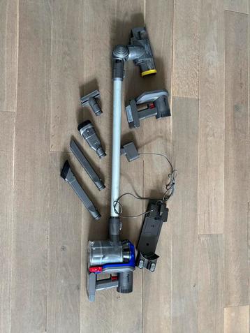 Dyson SC35 steelstofzuiger met accessoires beschikbaar voor biedingen