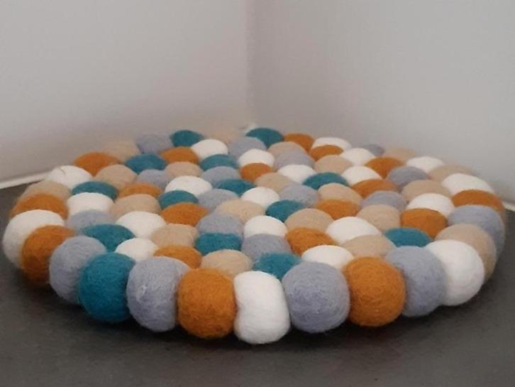 Vilten bolletjes onderzetter, BeYoona, Huis en Inrichting, Woonaccessoires | Onderzetters, Zo goed als nieuw, Overig, Ophalen of Verzenden
